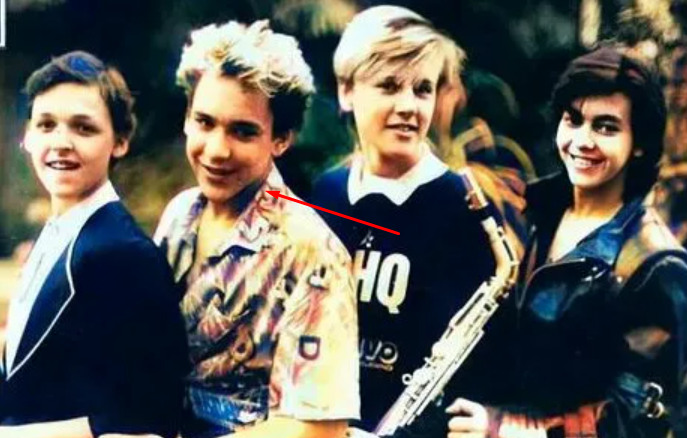 "Неоновый мальчик"