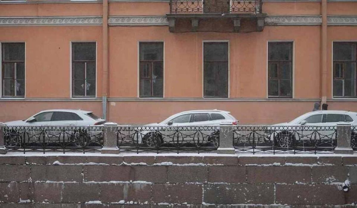     Автомобили в Петербурге. Источник: spb.kp.ru Автор фото: Алексей Булатов