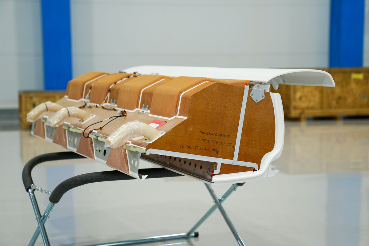 Импортозамещенная багажная полка SJ-100 готова к отправке