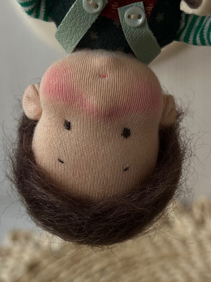 Игровая текстильная куколка ростом 16 см