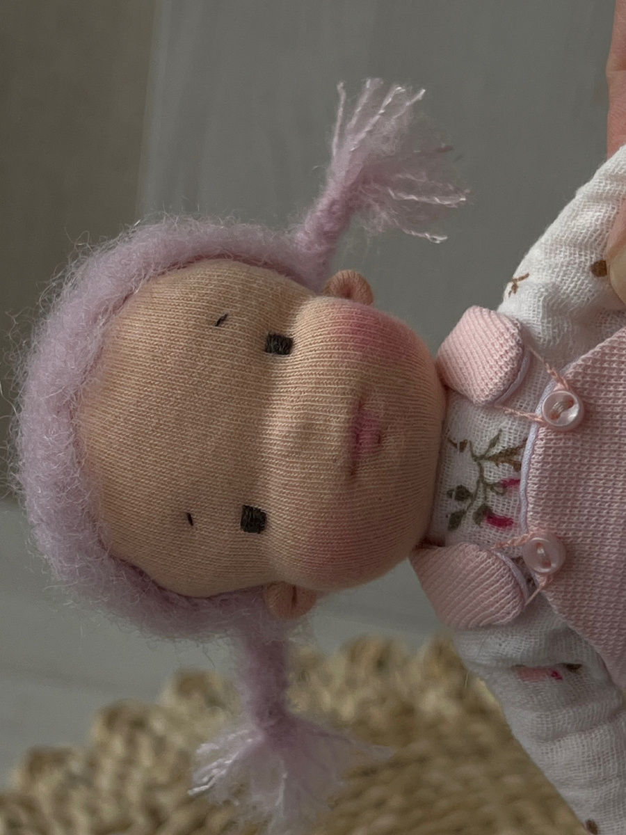 Игровая текстильная куколка ростом 16 см