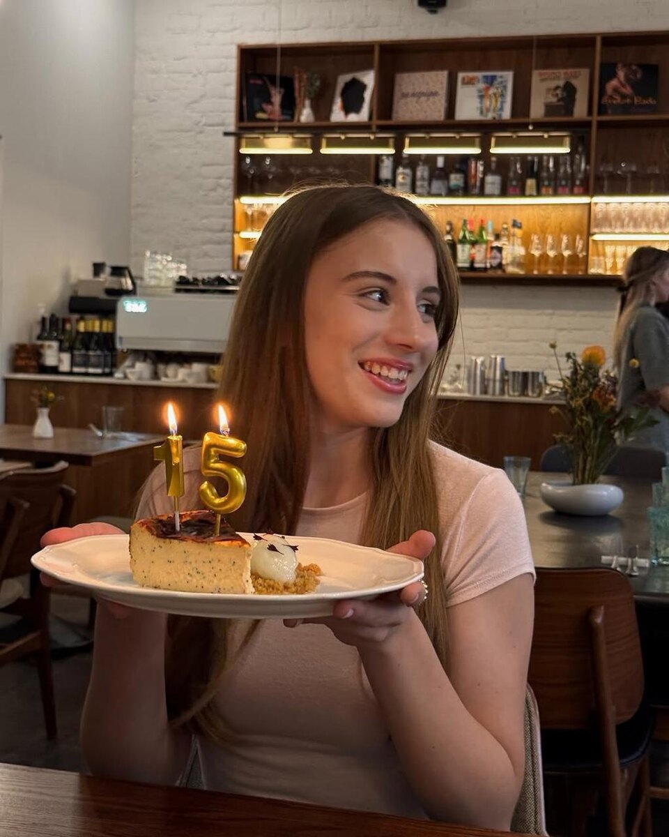 Фото из социальной сети Саши Жуйковой. В октябре девушке исполнилось 15 лет
