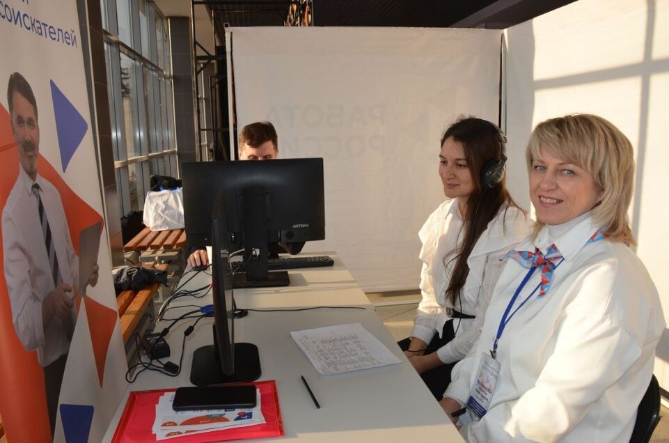    Осенняя ярмарка трудоустройства в Барнауле. Источник: trud.alregn.ru