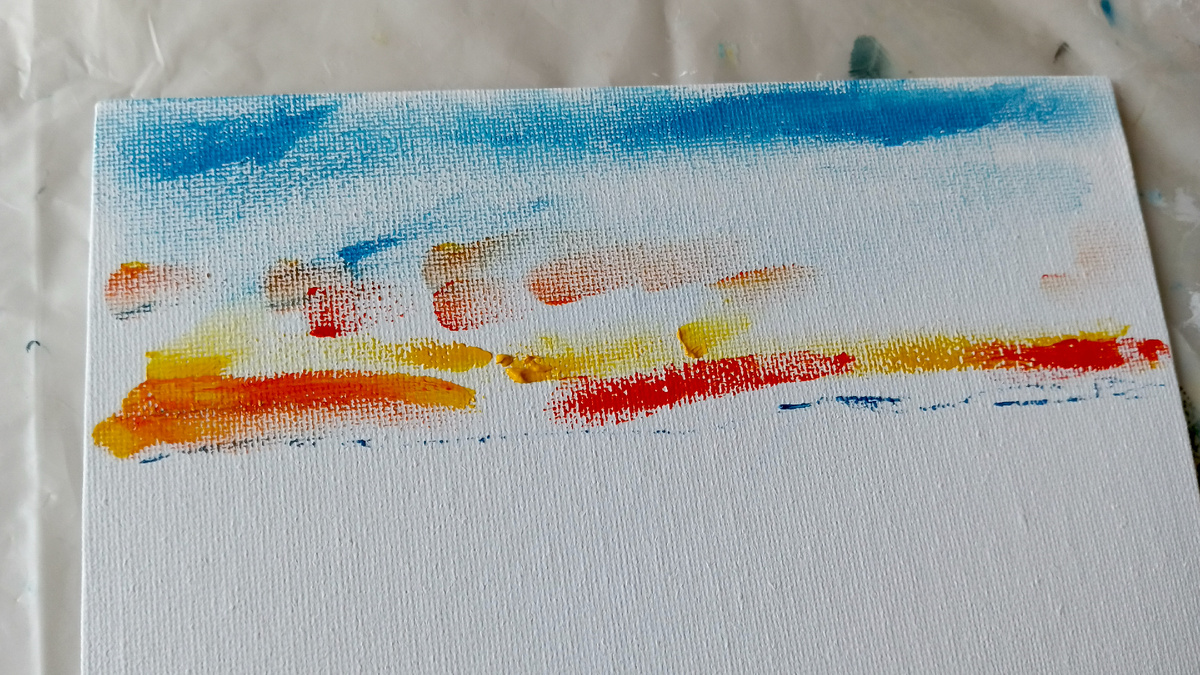 Почти сухим пальцем оставляем пятна на холсте