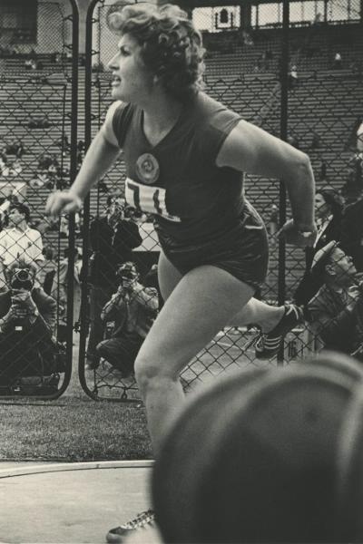 Первая золотая медаль в истории сборной СССР на Олимпиадах. Легкоатлетка Нина Пономарева (Ромашкова).
Лев Бородулин, 1952 год, МАММ/МДФ.