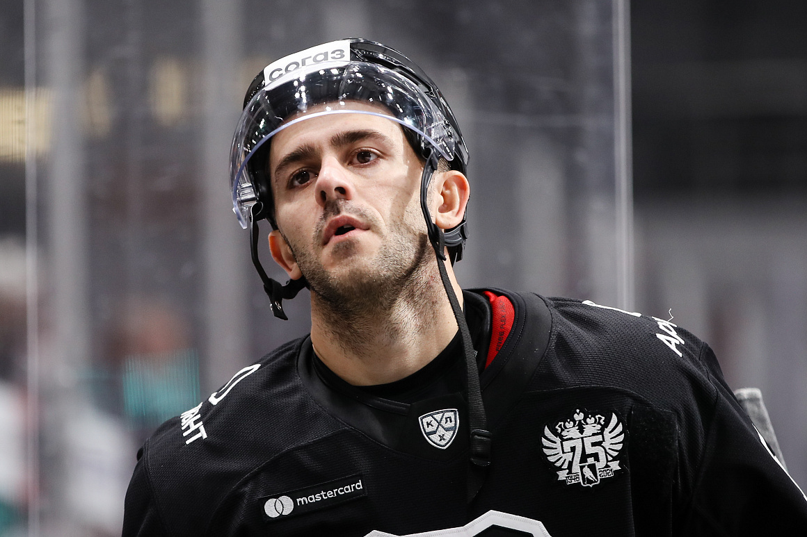 Ник в одном из домашних матчей "Трактора"