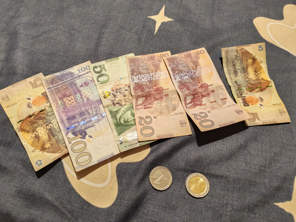 Грузинские деньги, грузинский лари. Про нашу жизнь. 