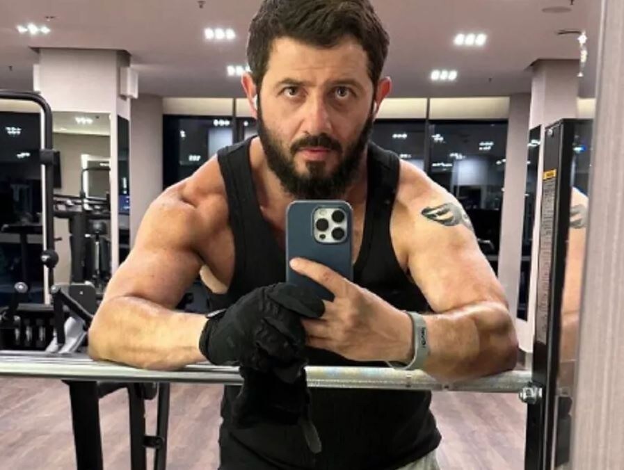 Михаил Галустян