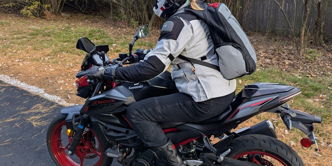 «Рюкзак, который светится ярче дальнего — и почему я всё-таки полюбил MotoLoot “Insanely Reflective”»