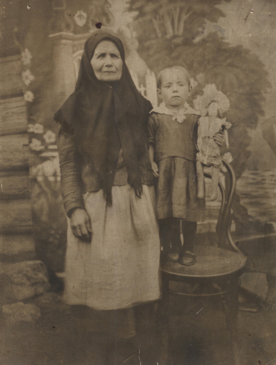 Фотография из семейного архива автора, 1930 год, с. Курашим, Пермская губерния