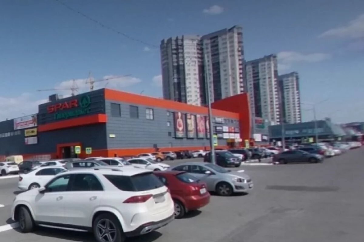    В Челябинске за 835 млн рублей продают бывшую «Молнию» на Труда