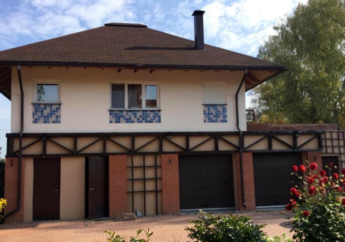    Пример встроенного гаража на 2 машины