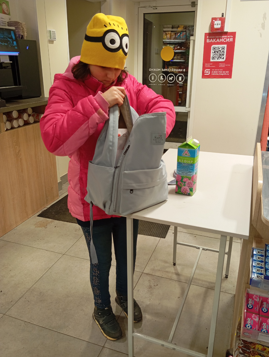 Лина в магазине.