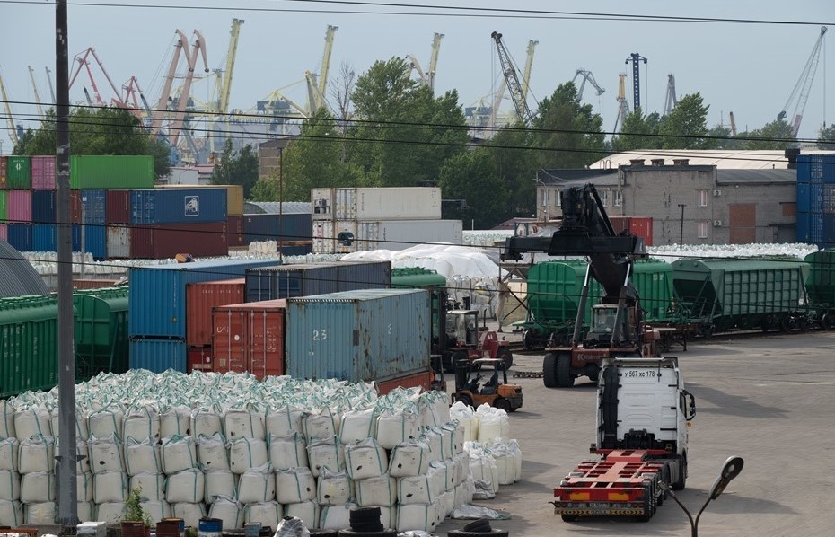 Автор фото: Михаил Тихонов / "Деловой Петербург". Значительный объем экспорта идет через порты.