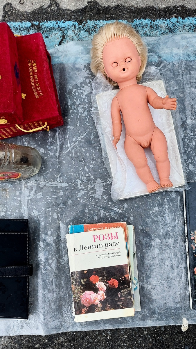 А я - красоту - старинную посуду! 