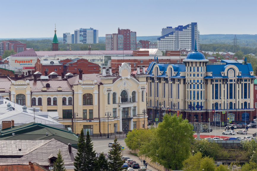 Томск, центра города, вид на бывший Второвский Пассаж. 2021. Фотография: NataMint / фотобанк «Лори»