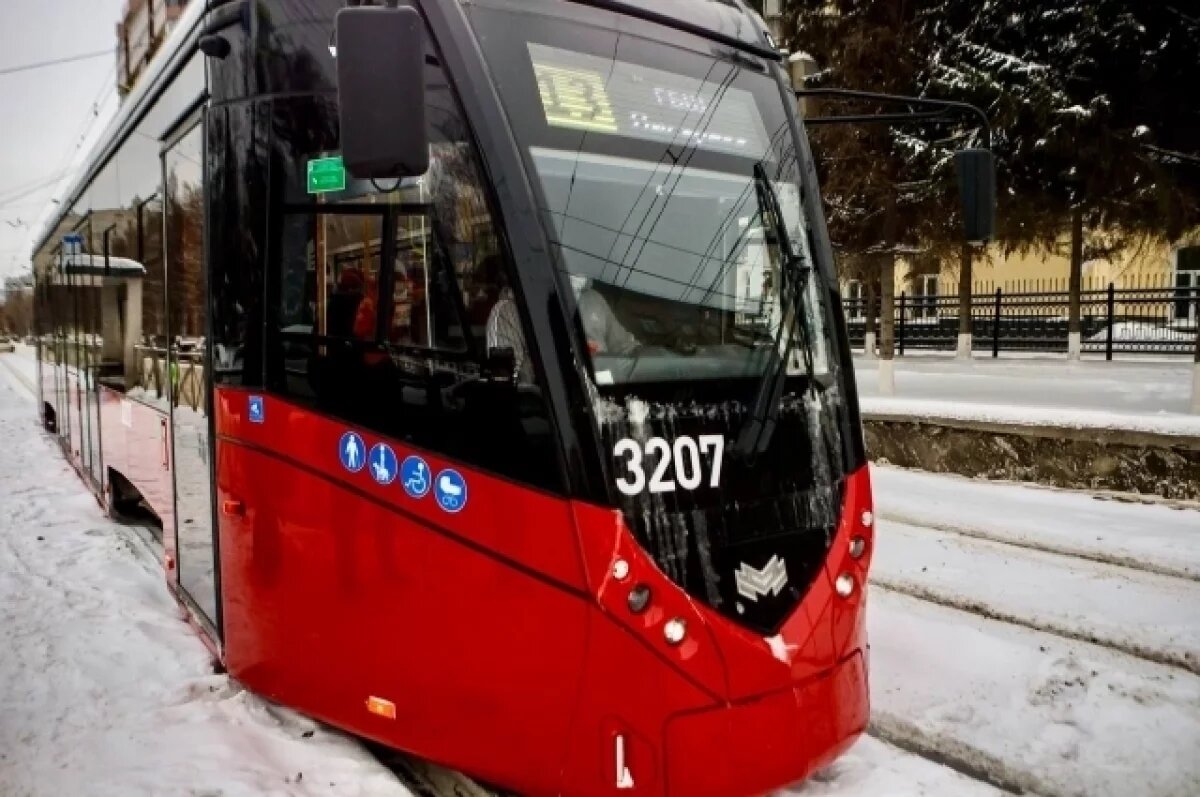    В Новосибирске два трамвая сошли с рельсов из-за снежного коллапса