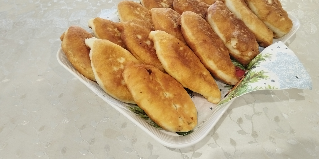 Рецепт жареных пирожков с мясом на сковороде.