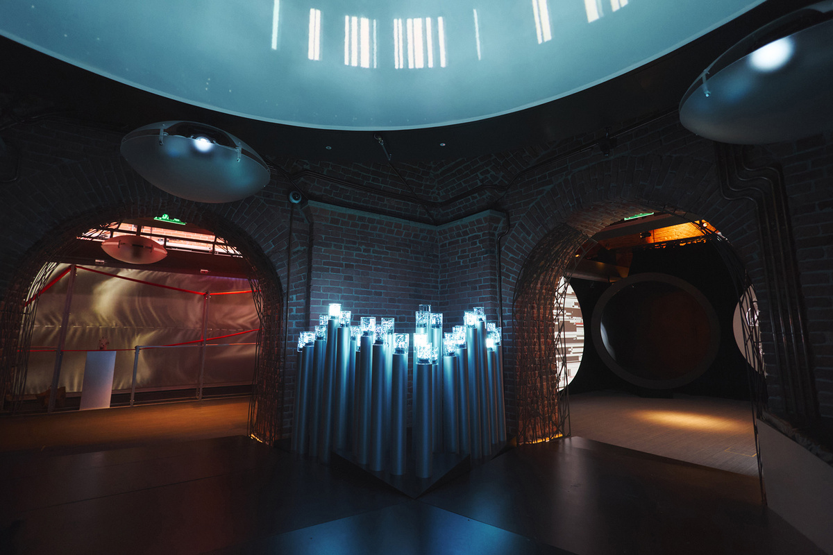    Экспозиция выставки медиа-арта «Синхронизация»