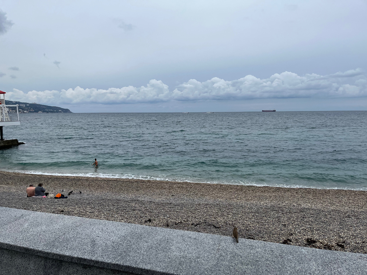 Приморский пляж, море +16.