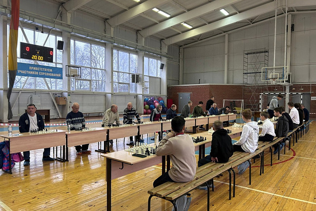    Сергей Карякин поиграл с жителями Котельнича в шахматы