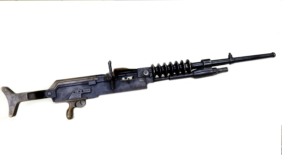 Станковый пулемёт Тип 38 массой тела пулемёта 28 кг. Пулемёт представлял из себя японскую модификацию пулемёта Гочкисса. Боепитание за счёт жёстких 30-зарядных лент. Источник: Госкаталог РФ.