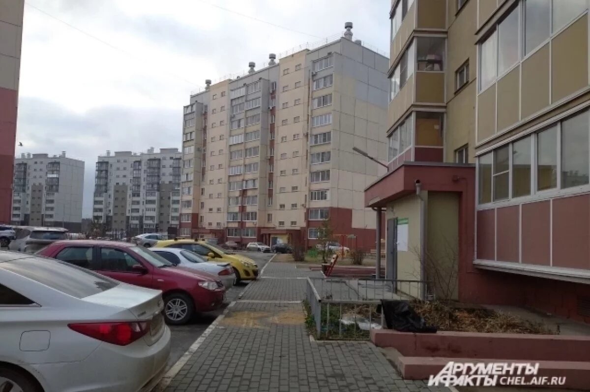    Кровавые пятна засыпали песком