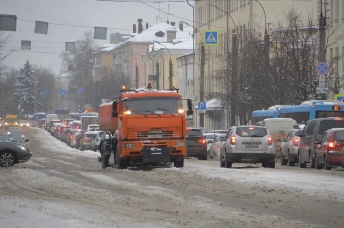    В Твери усилена работа по расчистке дорог от снега