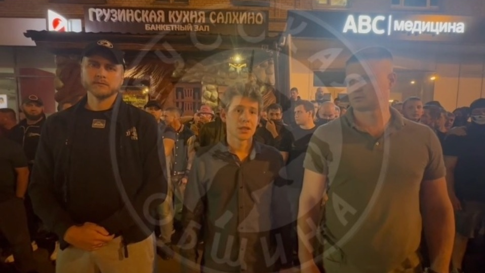 «У нас свои законы в России» — как мигранты попытались установить порядок в ресторане и что им на это ответили