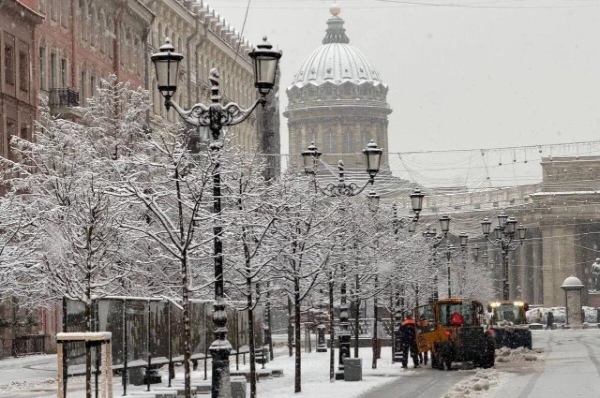    3,6 тысяч дворников чистят Петербург от снегопада 24 ноября