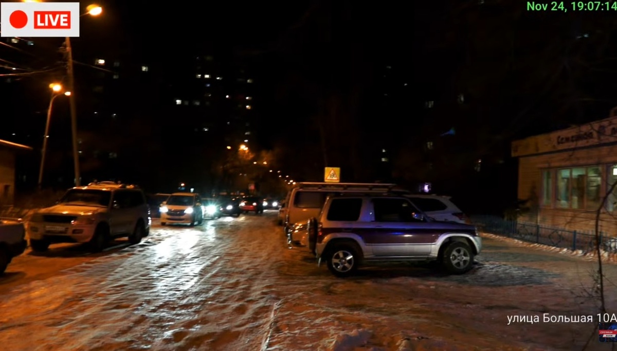 Гололед на ул. Большой 10 в Хабаровске.