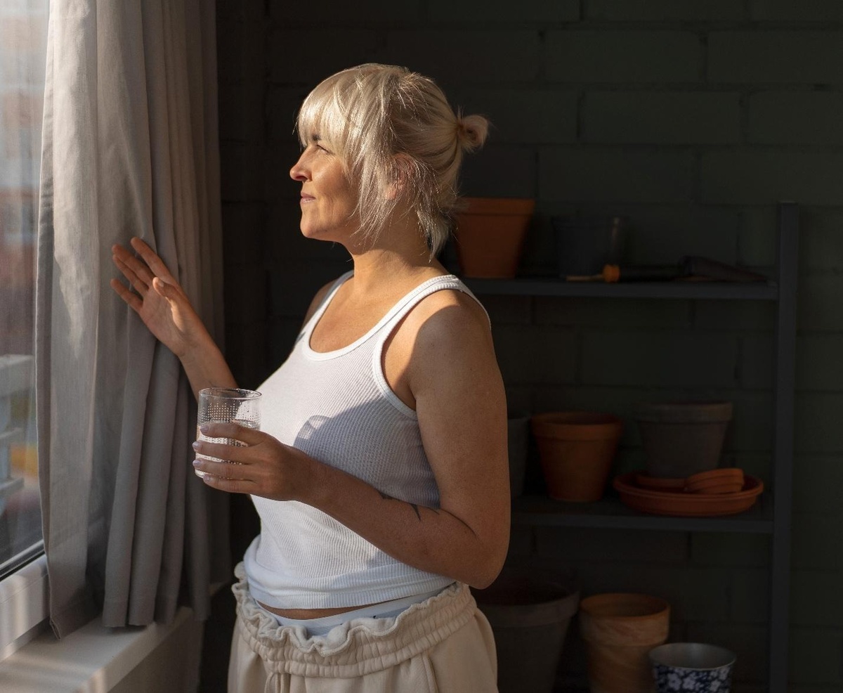 Вовремя начатая менопаузальная гормональная терапия помогает предотвратить снижение плотности костей, смягчить симптомы менопаузы и поддержать здоровье сердца и сосудов