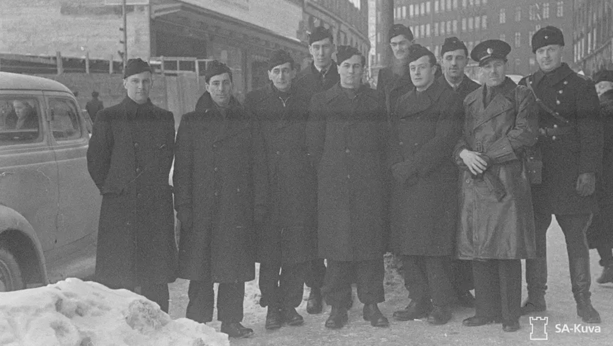 Британские добровольцы в Финляндии, 1940. Кристофер Ли - четвёртый слева.