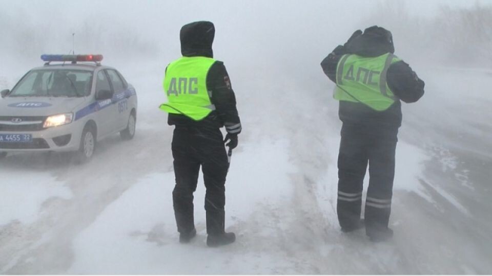    Сильный ветер и метель на Алтае: как в последние дни работают МЧС и ГИБДД. Источник: Толк