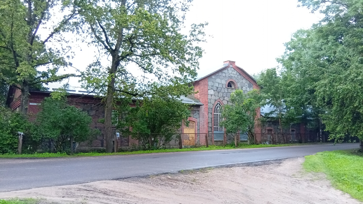 Постройка в деревне Дуброво, Молодеченского района. Фото из личного архива автора.