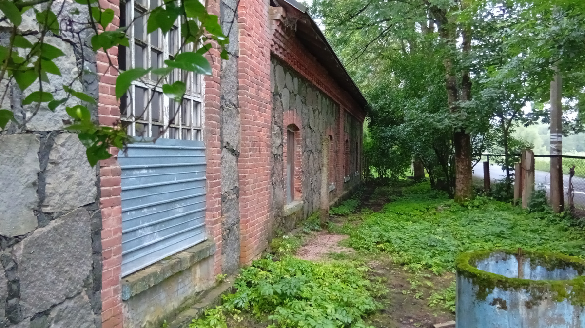 Бровар-винокурня, фрагмент западного фасада здания. Фото из личного архива автора.
