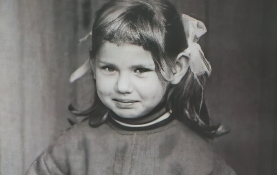 Елена в детстве