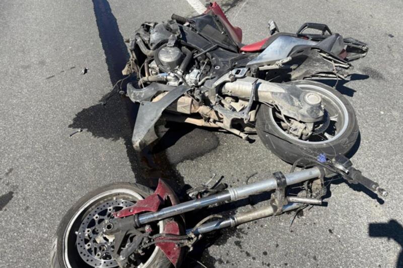    Фото: telegram-канал «Здоровье уральцев» / Мотоцикл пациентки после ДТП