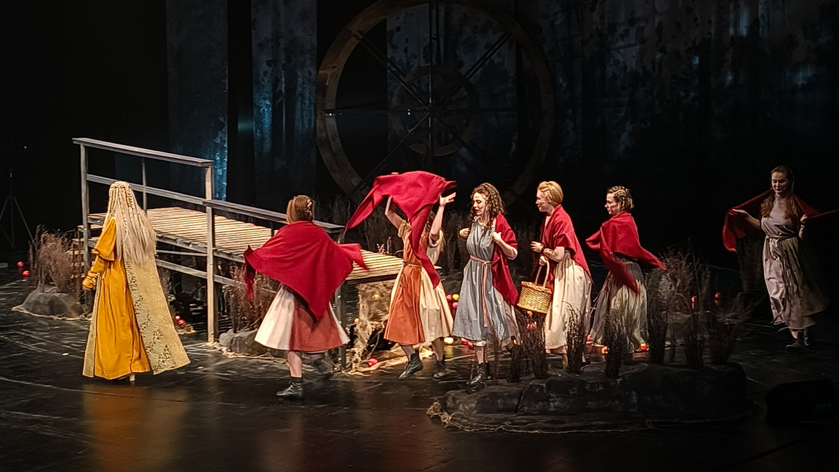 Молодёжный театр Алтая Мюзикл «Яга» на сцене ТЮЗа