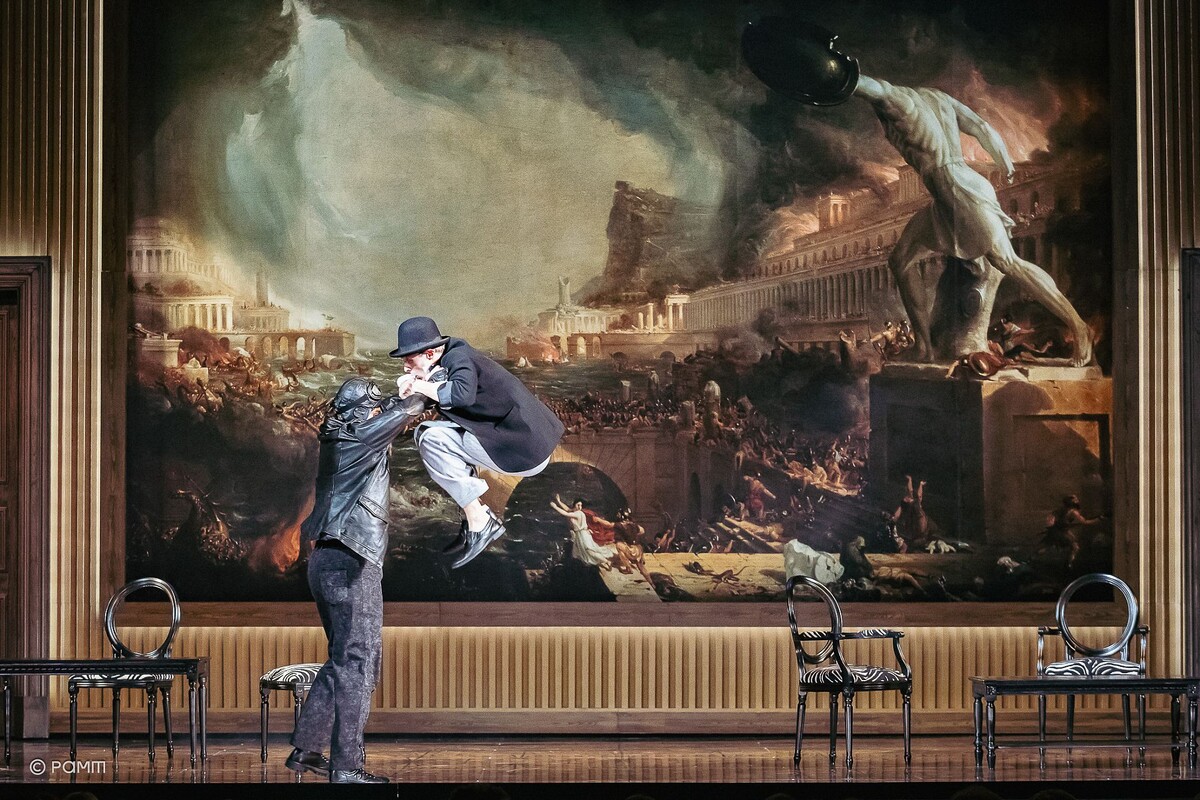 Сцена из спектакля. Фото с официальной страницы РАМТа.