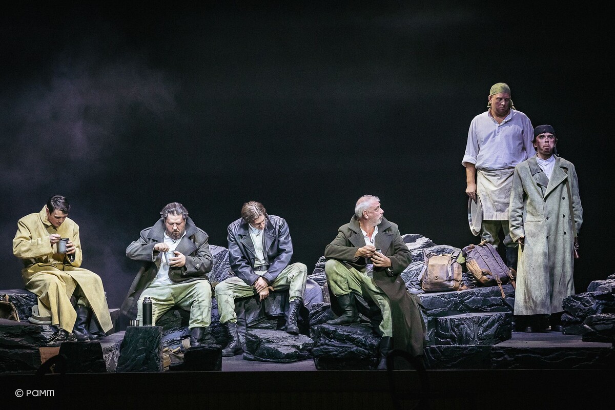 Сцена из спектакля. Фото с официальной страницы РАМТа.