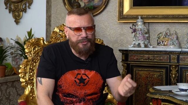 Самый эффективный способ управлять обществом - отвлекать внимание от реальных дел