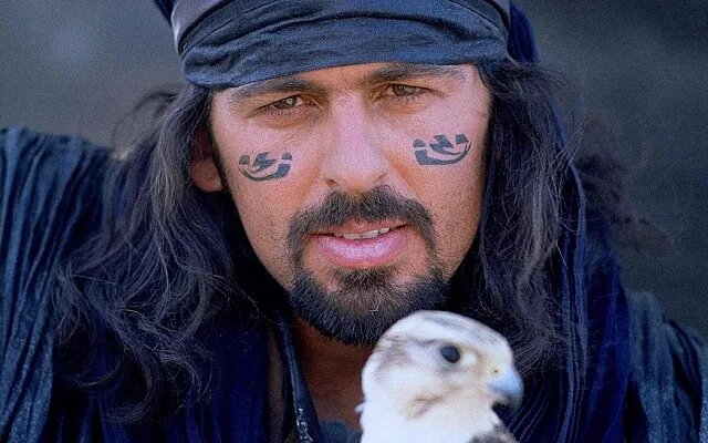 Одед Фер в роли Ардет Бея