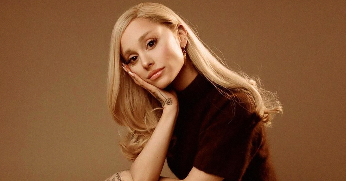    Фаната депортировали из Сингапура за нападение на Ариану Гранде (фото 1)