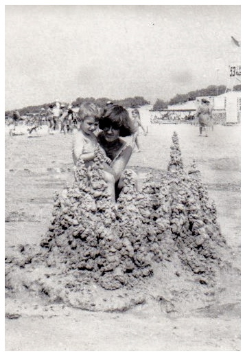 Песочные сталагмиты, фото из личного архива автора, 1982 год