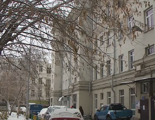     В центре Красноярска продолжают разрушаться фасады домов