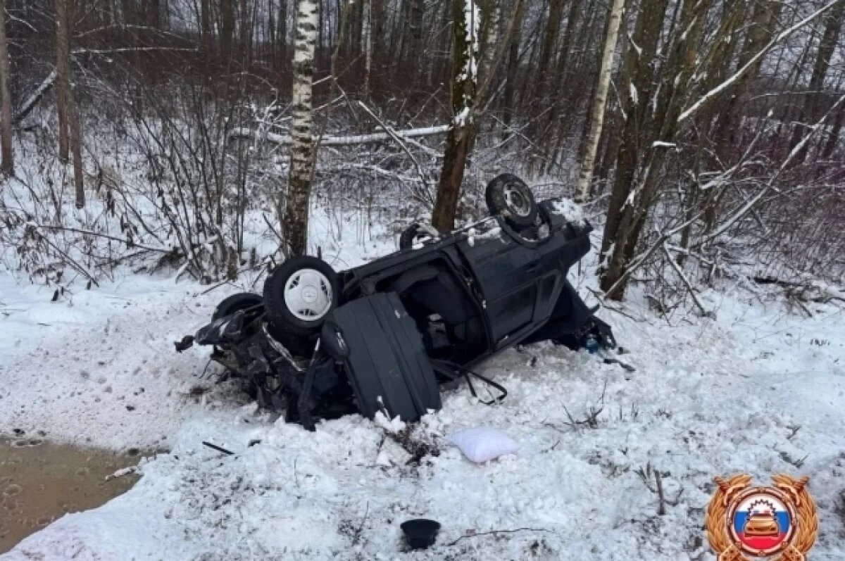    На М-10 в Тверской области автомобиль оказался в кювете после ДТП с фурой