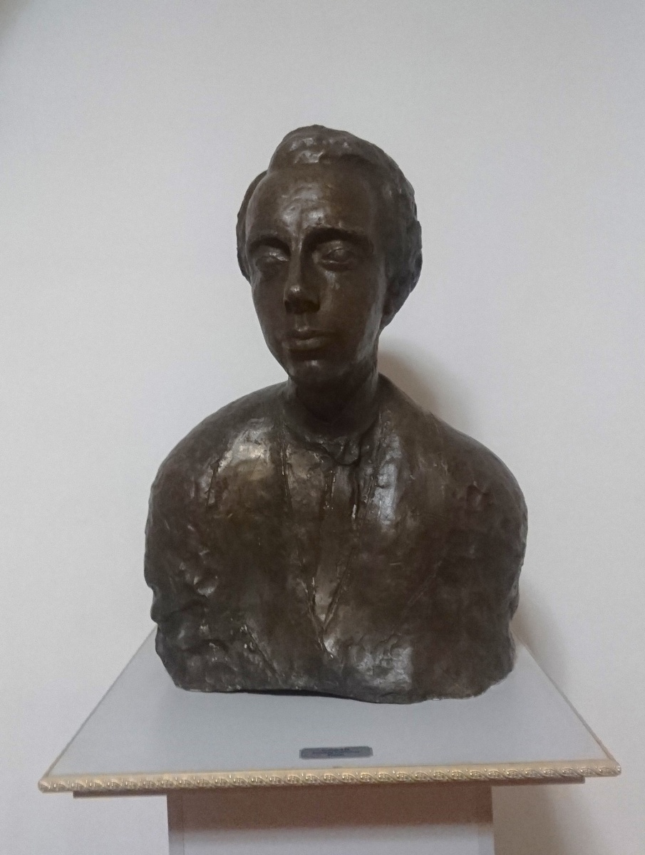 Бюст Велимира Хлебникова в музее. Астрахань