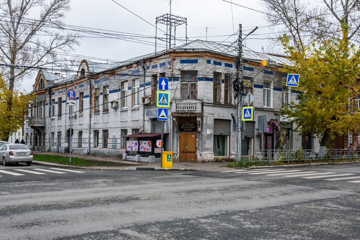 Льва Толстого, 44