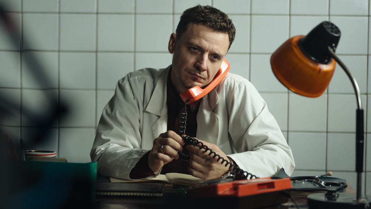     кадры из сериала «Аутсорс»